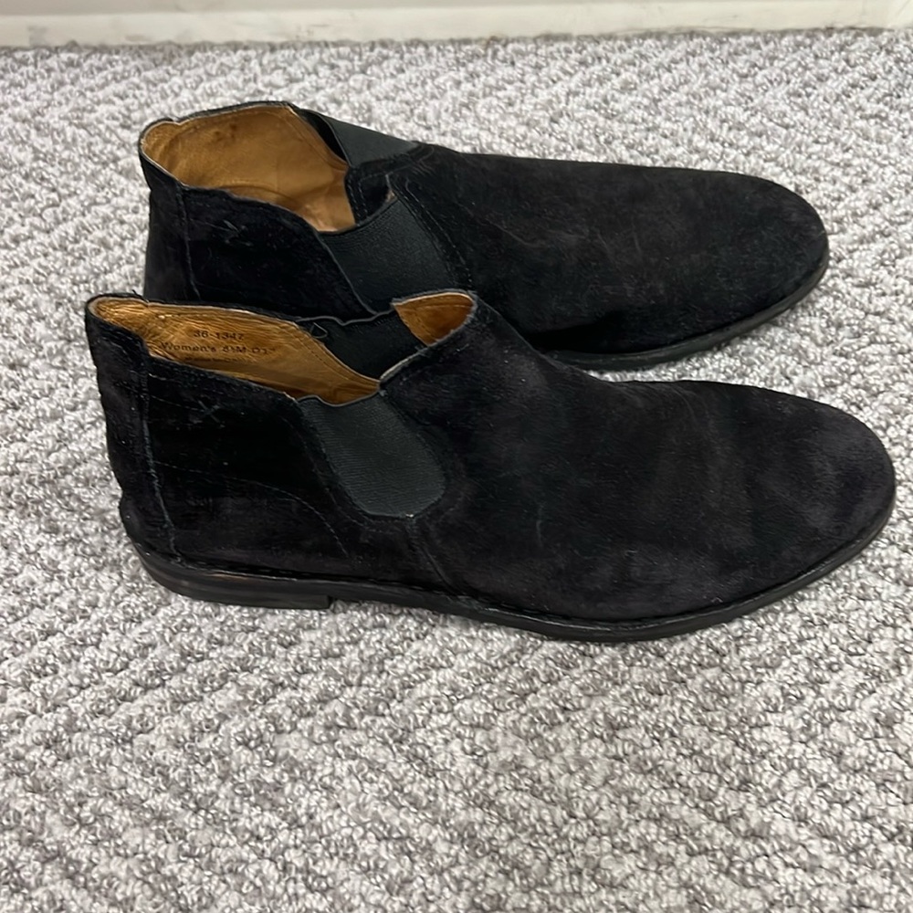 Trask women’s booties size 8 1/2 black suede